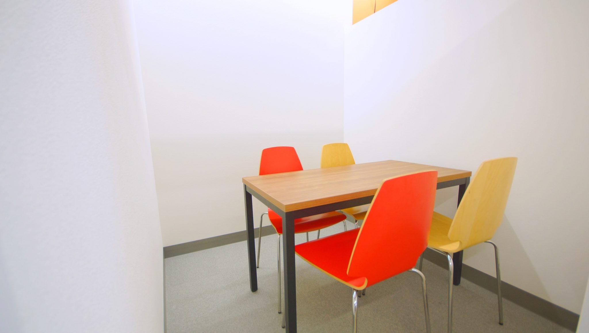 IELTS対策の学校イングリッシュイノベーションズ大阪校の自習室