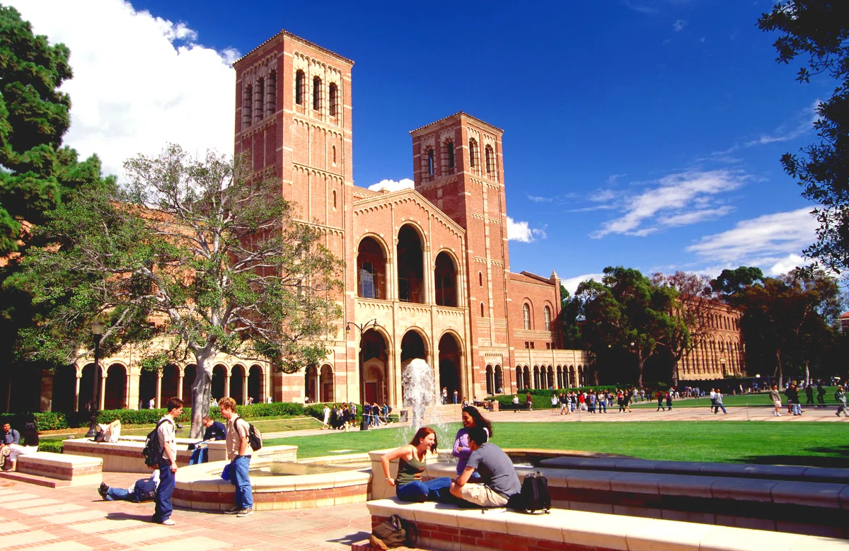 UCLAはTOEFL100点、IELTS7.0必要